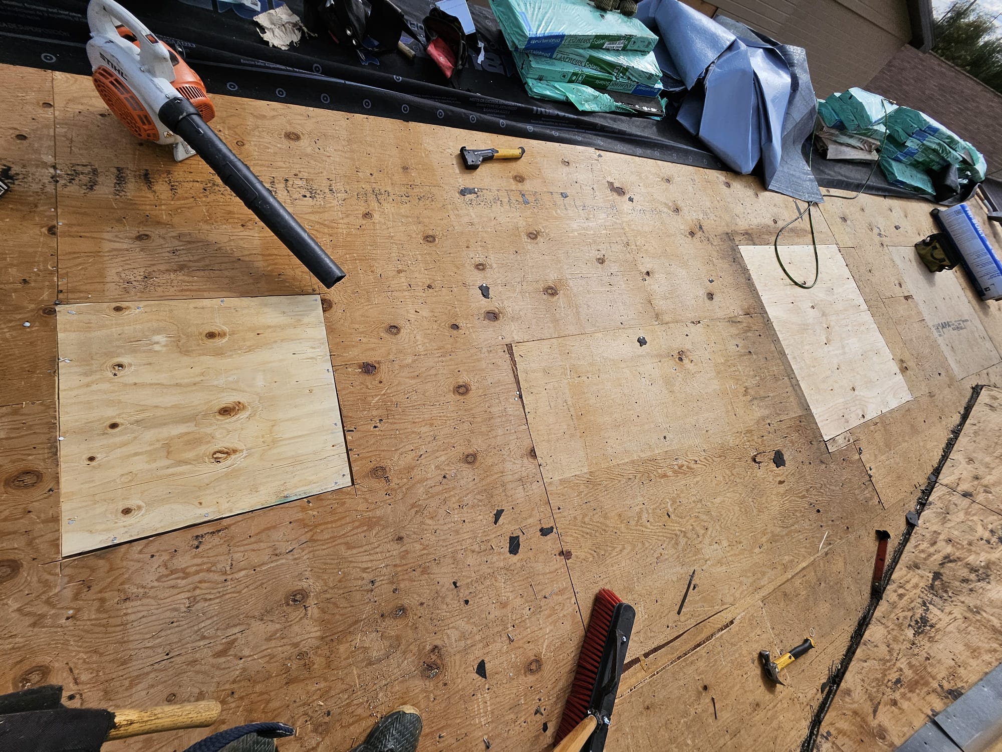 Javier Aldana, Lance Johnson